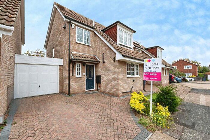 3 Bedroom Link Detached House For Sale In Mcleod Close, Grays, RM17