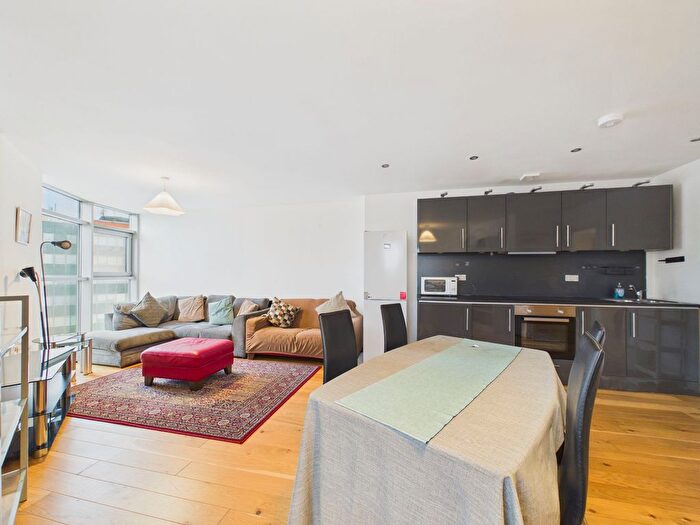 2 Bedroom Flat To Rent In Bute Terrace, Altolusso Bute Terrace, CF10