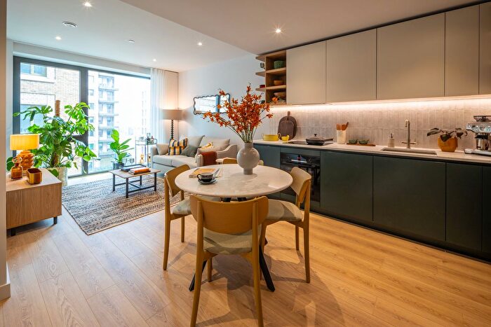 2 Bedroom Flat To Rent In The Maple, NW2