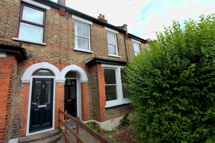 3 Bedroom Terraced House To Rent In Evesham Road, Bounds Green, N11