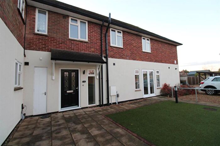 3 Bedroom Terraced House To Rent In Coneygree Road, Stanground, Peterborough, PE2