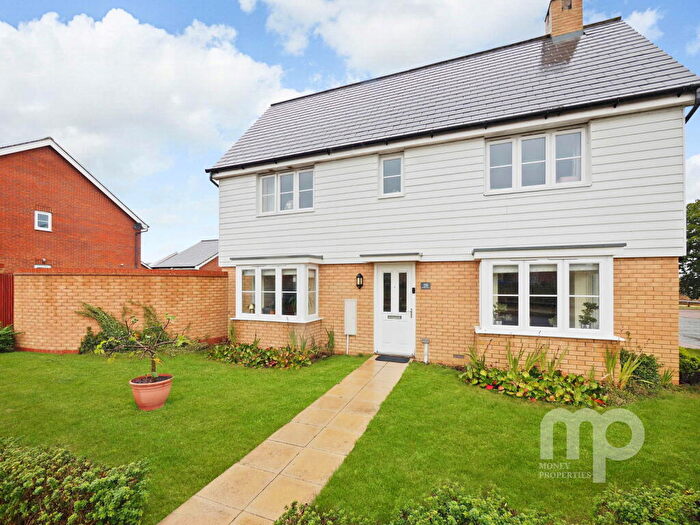 3 Bedroom Detached House For Sale In Peregrine Grove, Wymondham, Norfolk, NR18