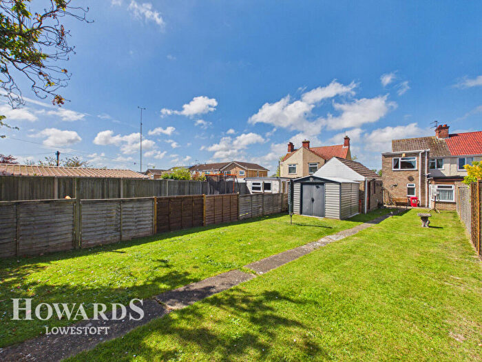 3 Bedroom Semi-Detached House For Sale In Beccles Road, Carlton Colville, NR33