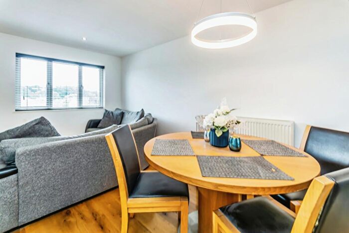 2 Bedroom Flat For Sale In Pennycroft, Pixton Way, Croydon, CR0