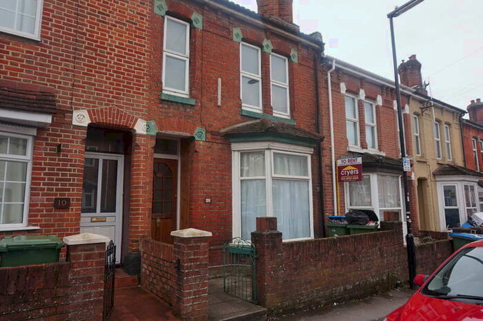 5 Bedroom Detached House To Rent In Milton Road, , SO15