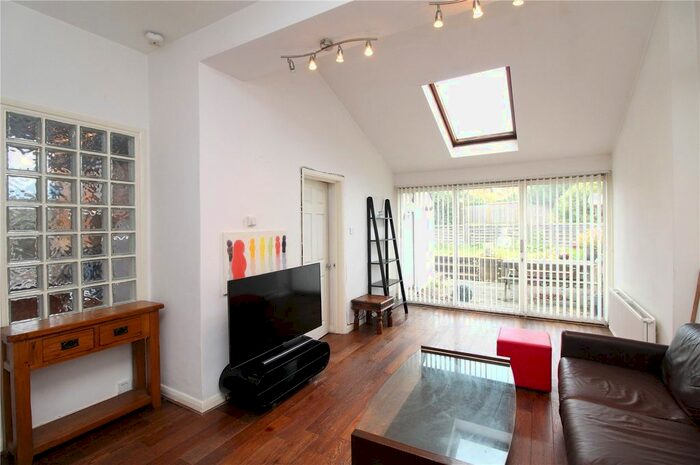 1 Bedroom Flat To Rent In Cyprus Road, London, N3