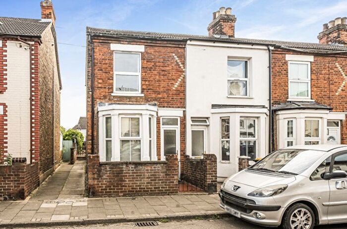 2 Bedroom End Of Terrace House For Sale In Fenlake Road, Bedford, MK42