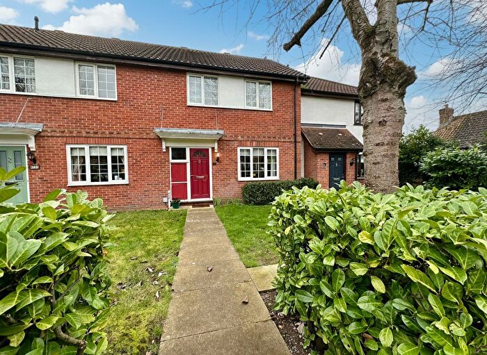 3 Bedroom Terraced House For Sale In Hammonds Lane, Billericay, CM11