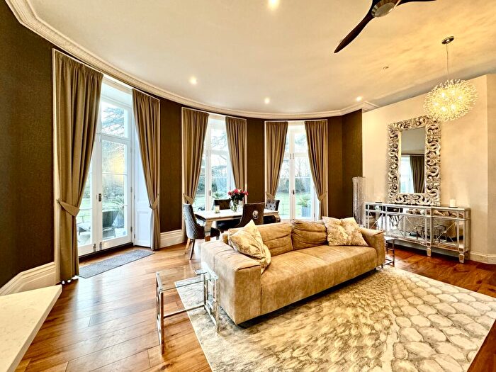 2 Bedroom Flat For Sale In Westhorpe Park, Marlow, SL7