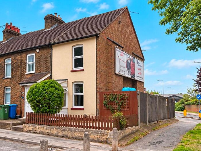 3 Bedroom End Of Terrace House For Sale In Shortlands Road, Sittingbourne, ME10