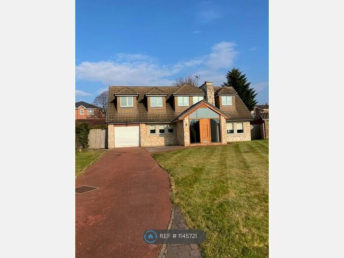 4 Bedroom Detached House To Rent In East Close, Pontefract, WF8