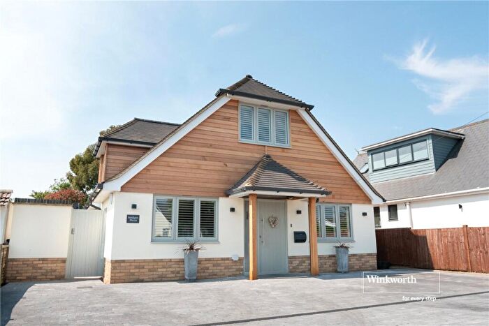 4 Bedroom Bungalow For Sale In Raven Way, Christchurch, Dorset, BH23