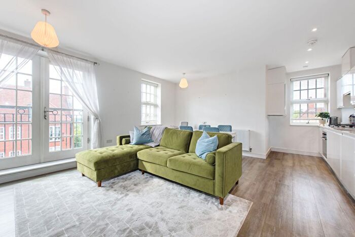 1 Bedroom Flat To Rent In Collison Avenue, Barnet, EN5