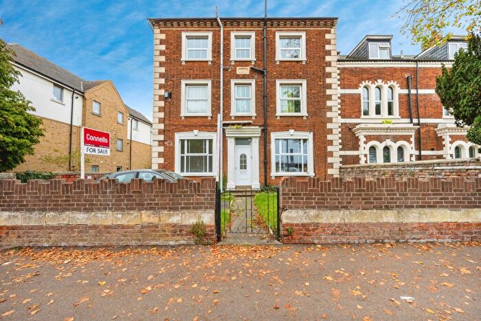 1 Bedroom Apartment For Sale In Ampthill Road, Bedford, MK42