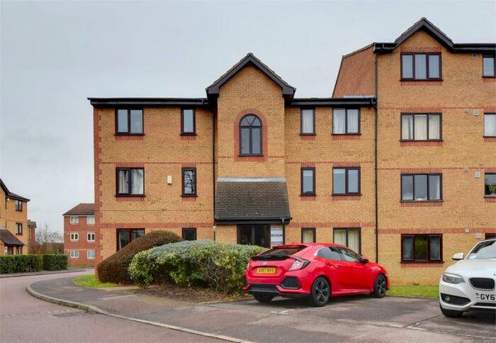 2 Bedroom Ground Flat To Rent In Blackdown Close, East Finchley, N2