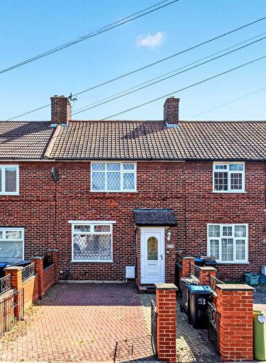 3 Bedroom Terraced House For Sale In Evesham Road, Morden, SM4