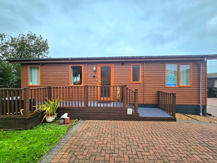 2 Bedroom Mobile/park Home For Sale In Ilfracombe, Devon, EX34