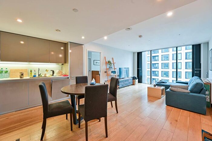 2 Bedroom Flat To Rent In Walworth Road, Elephant And Castle, London, SE1