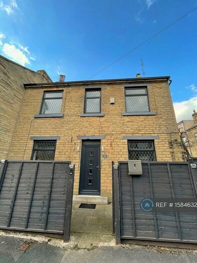 3 Bedroom Semi-Detached House To Rent In Westgate, Eccleshill, Bradford, BD2