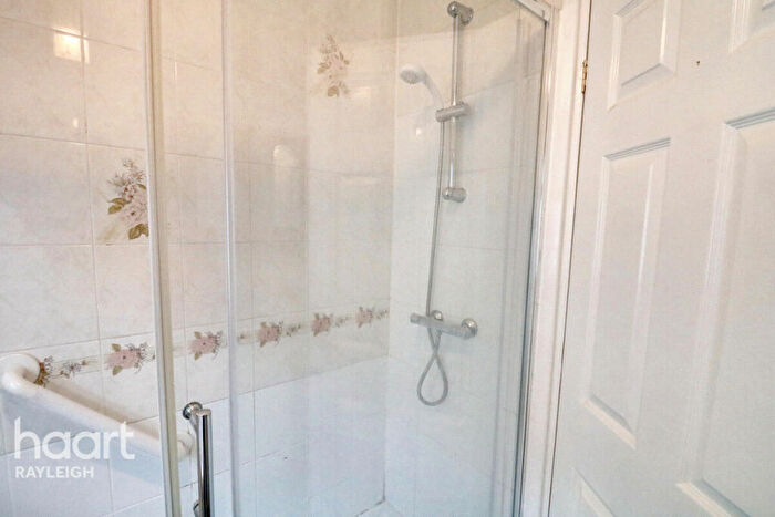 2 Bedroom Semi-Detached Bungalow For Sale In Grove Hill, Leigh-On-Sea, SS9