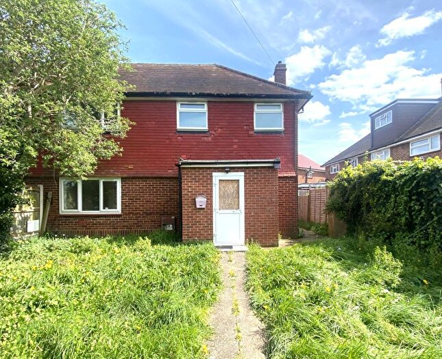 3 Bedroom Semi Detached House For Sale In Monarch Close, Feltham, TW14
