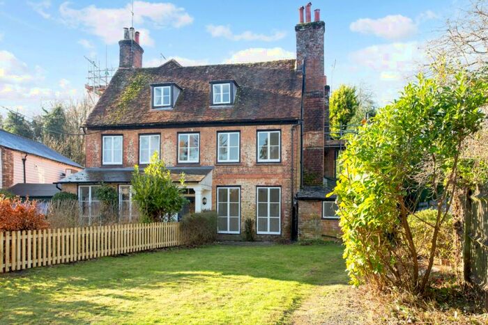 3 Bedroom Semi-Detached House To Rent In Church Street Betchworth, RH3