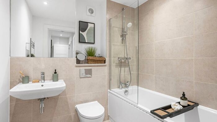1 Bedroom Flat For Sale In Grovelands Road, Purley, CR8