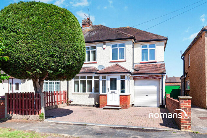 4 Bedroom Semi-Detached House To Rent In Greenfern Avenue, Slough, Berkshire, SL1