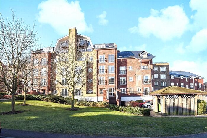 2 Bedroom Flat To Rent In Aveley House, Iliffe Close, Reading, Berkshire, RG1