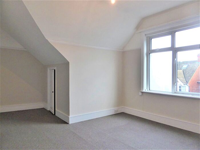 1 Bedroom Flat To Rent In Raphael Road, Hove, BN3