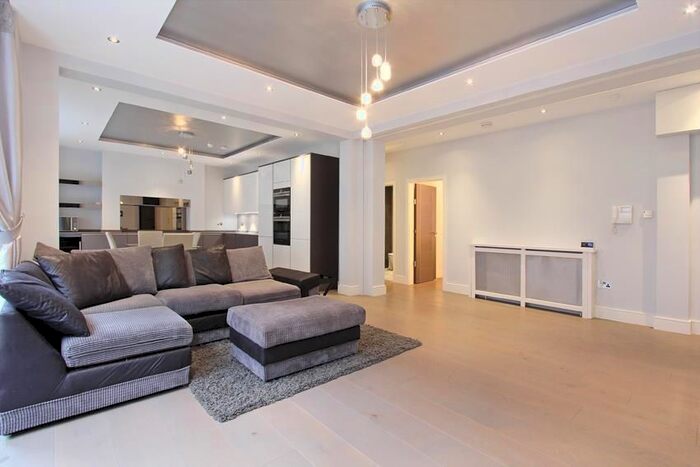 2 Bedroom Flat To Rent In Chiltern St, Marylebone, W1U