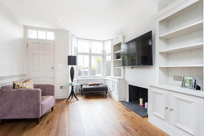 2 Bedroom Cottage To Rent In High Road, Chigwell, Essex, IG7
