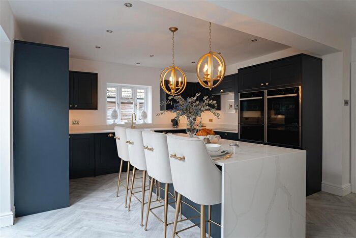 4 Bedroom Detached House For Sale In Woodside Road, Beare Green, Dorking, RH5