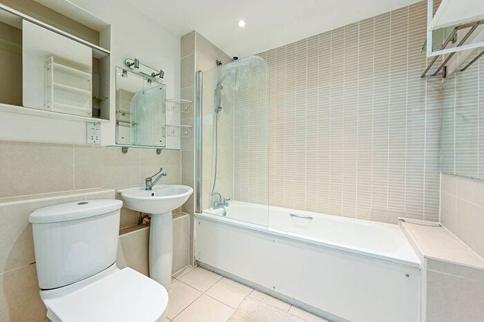 2 Bedroom Flat To Rent In Chargeable Lane, Plaistow, London, E13