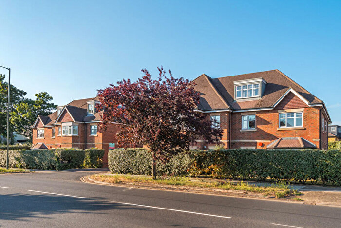 3 Bedroom Apartment To Rent In New Zealand Avenue, Walton-On-Thames, KT12