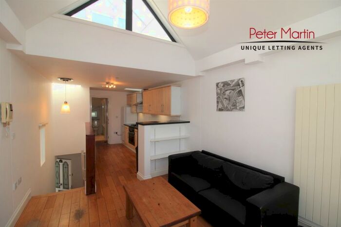 2 Bedroom House To Rent In The Grove, Finchley, N3