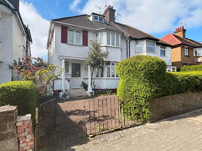4 Bedroom Semi Detached House For Sale In Millway, Mill Hill, NW7