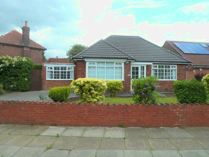 5 Bedroom Bungalow To Rent In Hillingdon Road, Whitefield, M45