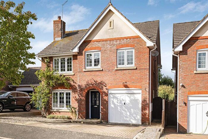 4 Bedroom Detached House For Sale In St. Marys Way, Weedon, NN7