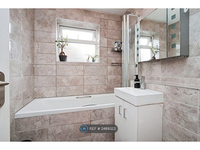 1 Bedroom Flat To Rent In Mill Court, London, E10