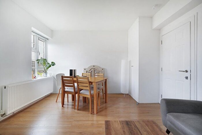3 Bedroom Flat To Rent In Lorraine Court, Lewis Street, Camden, NW1