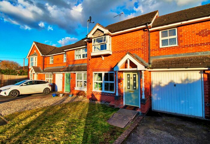 3 Bedroom Terraced House For Sale In Robin Drive, Claines, Worcester, WR3
