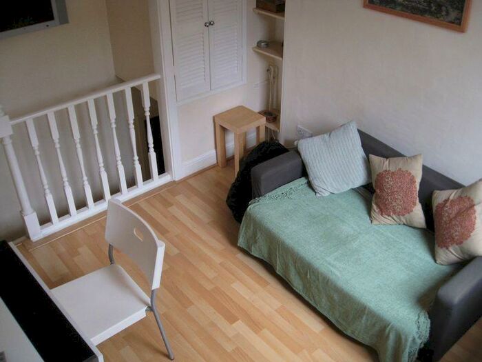 1 Bedroom Flat To Rent In St Anns Grange, St Anns Lane Burley, LS4