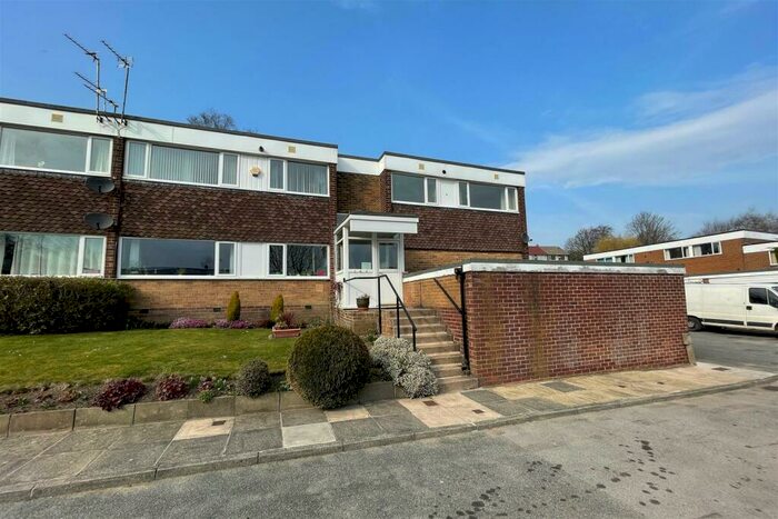 2 Bedroom Flat To Rent In Lane End Court, Alwoodley, Leeds, LS17