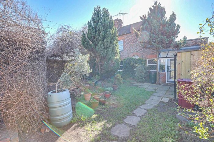2 Bedroom Semi Detached House For Sale In Gosbrook Road, Caversham, Reading, RG4