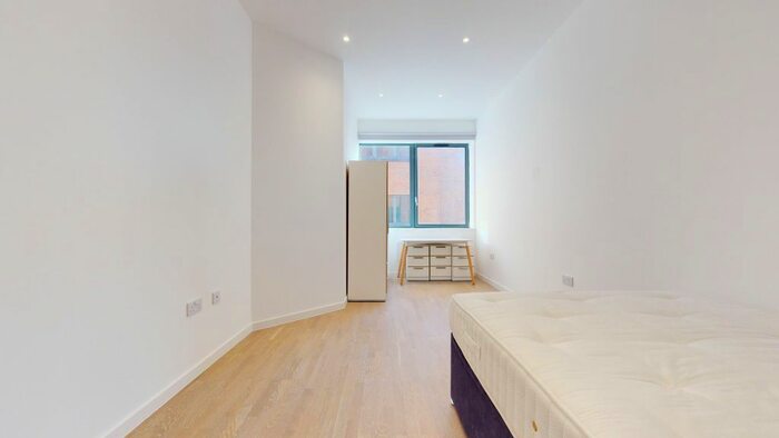 1 Bedroom Flat To Rent In Riverbank Way, Brentford, TW8