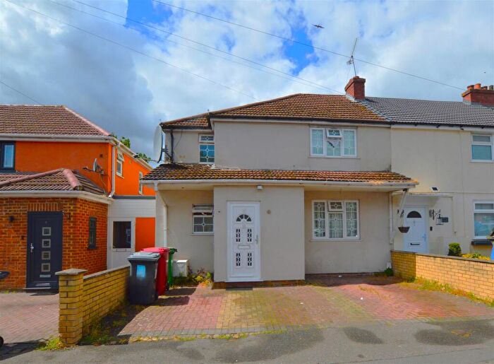 4 Bedroom End Of Terrace House For Sale In Hatton Avenue, Slough, Slough, SL2