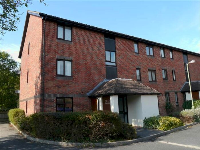 2 Bedroom Flat To Rent In Spenlove Close, Abingdon-On-Thames, OX14