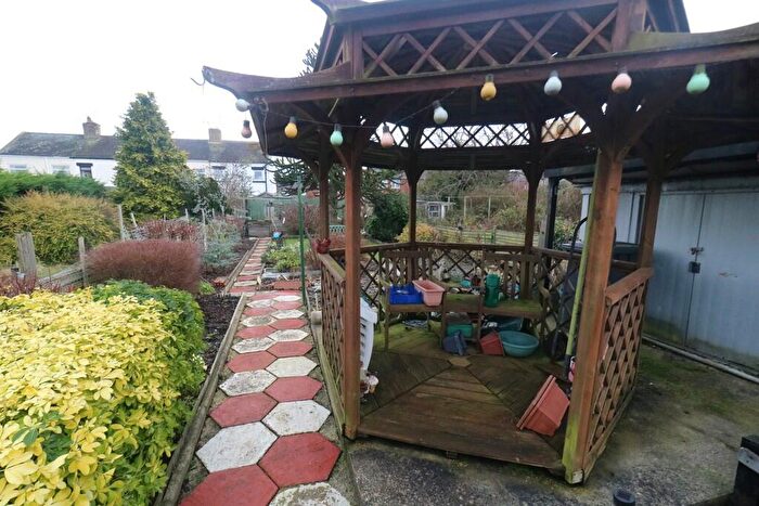 3 Bedroom End Of Terrace House For Sale In Greno View Road, High Green, Sheffield, S35