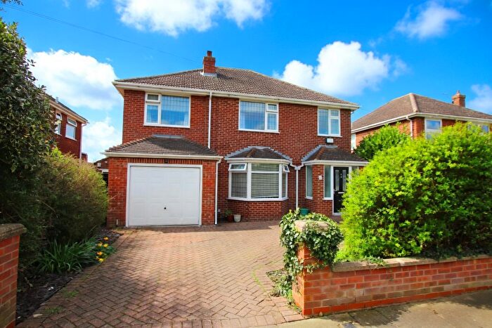 4 Bedroom Detached House For Sale In Links Road, Cleethorpes, DN35